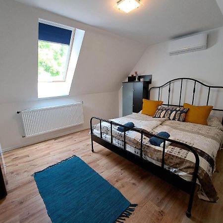Milla Apartmanok Eger Luaran gambar
