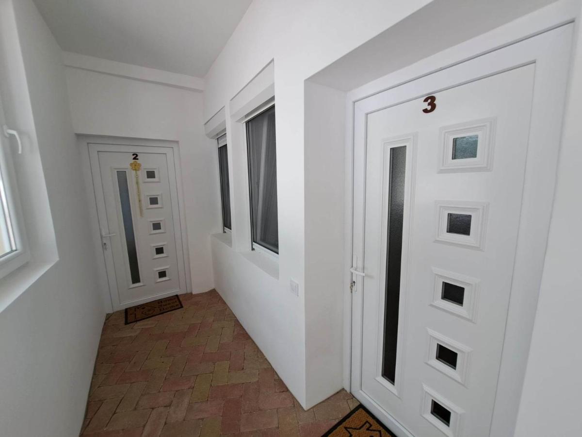Milla Apartmanok Eger Luaran gambar