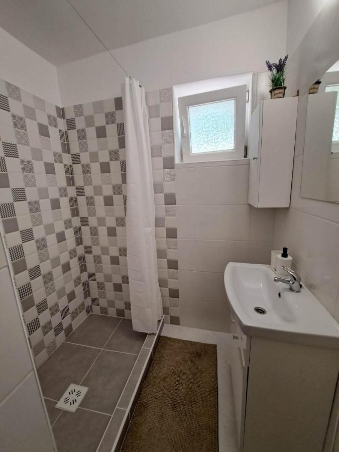 Milla Apartmanok Eger Luaran gambar