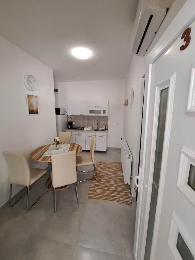 Milla Apartmanok Eger Luaran gambar