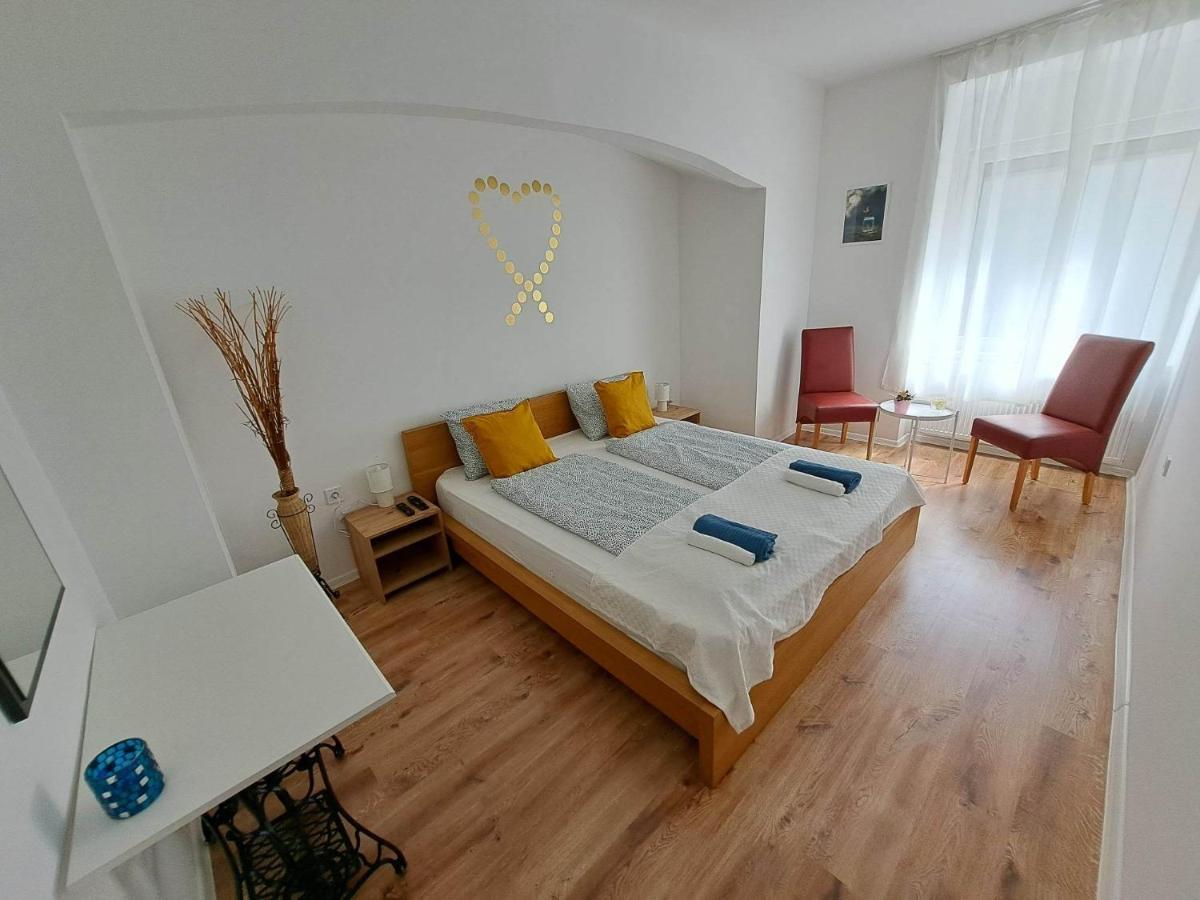 Milla Apartmanok Eger Luaran gambar