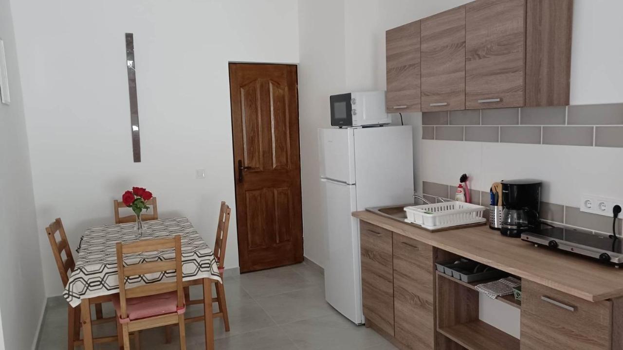 Milla Apartmanok Eger Luaran gambar